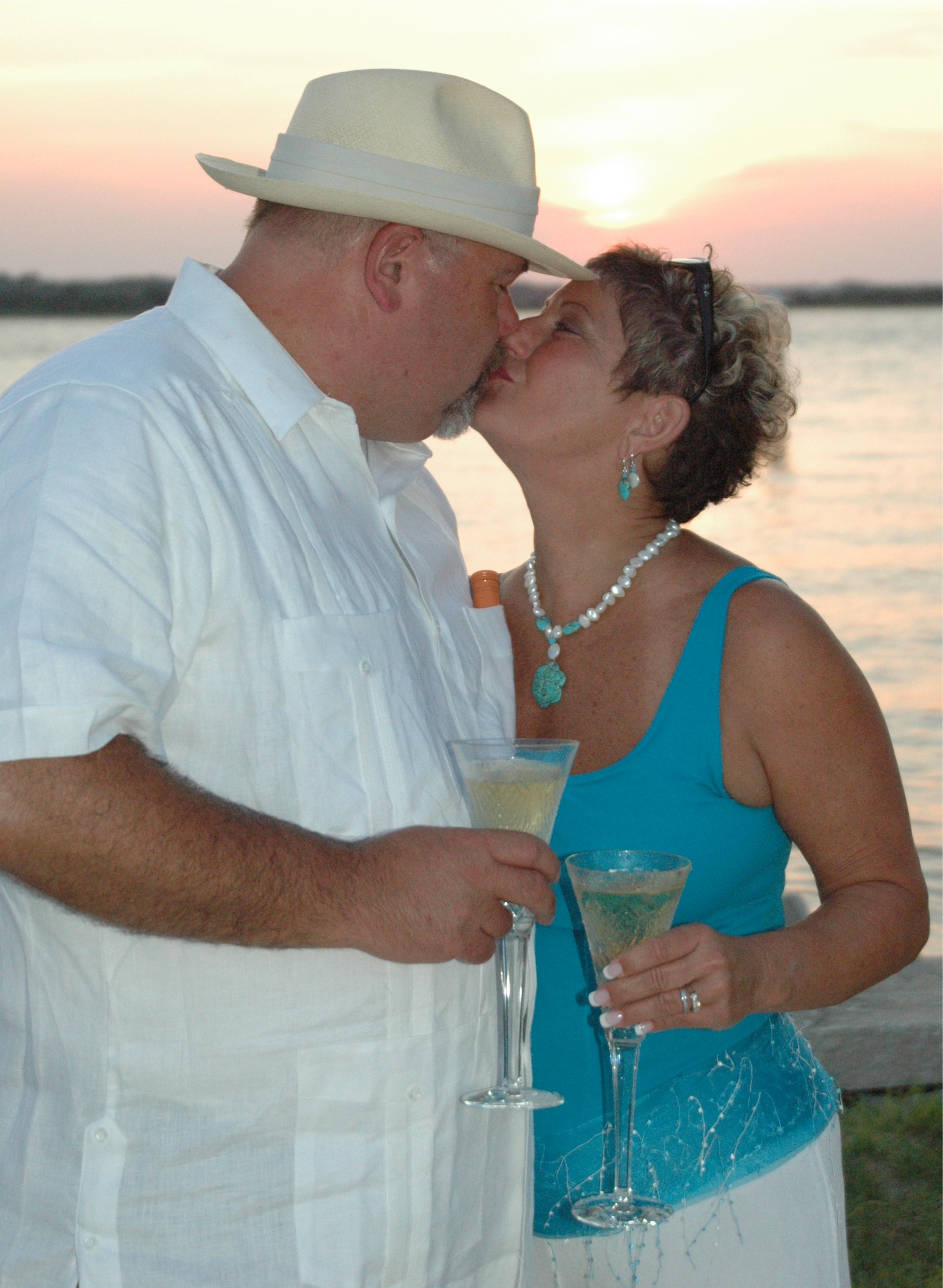 hc sunset 2.jpg (561196 bytes)